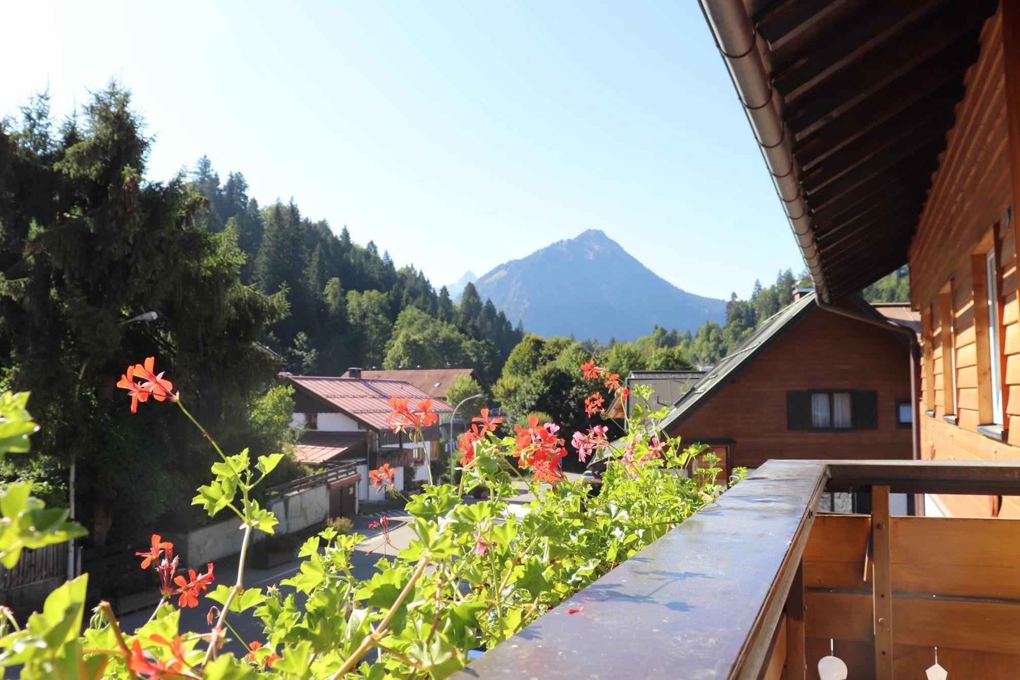 Faltenbach Ferienwohnungen in Oberstdorf Exterior foto
